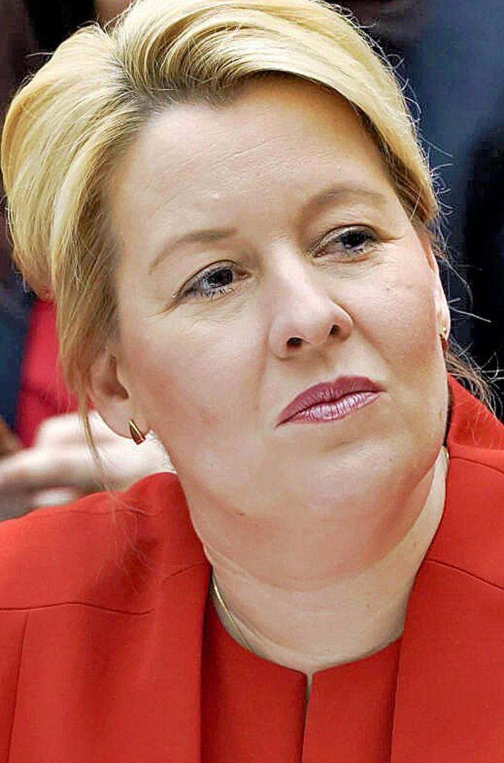 Rot steht ihr. Zur Not auch ohne Chef-Büro.