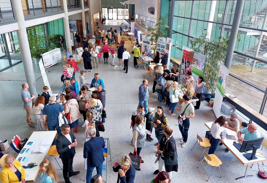 Im Foyer der Berufsschule präsentierten sich 19 Arbeitgeber aus der Region.