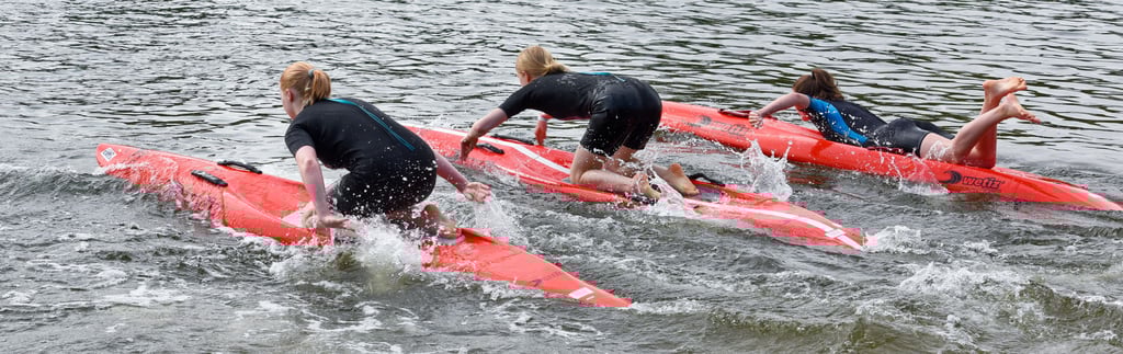 Auch die Sportler und Rettungsschwimmer der DLRG trainieren im Heidebad.