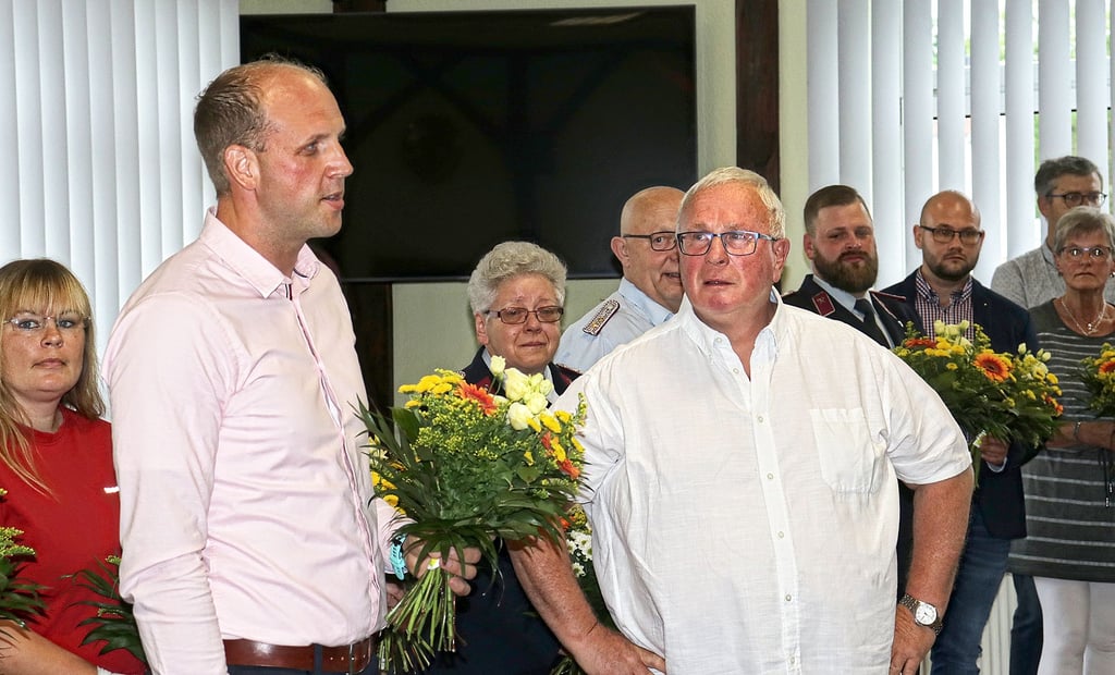 Wechsel beim Seehäuser Feuerwehr-Förderverein: Florian Danks (links) löst nach 19 Jahren Willi Hamann als Vorsitzender ab.