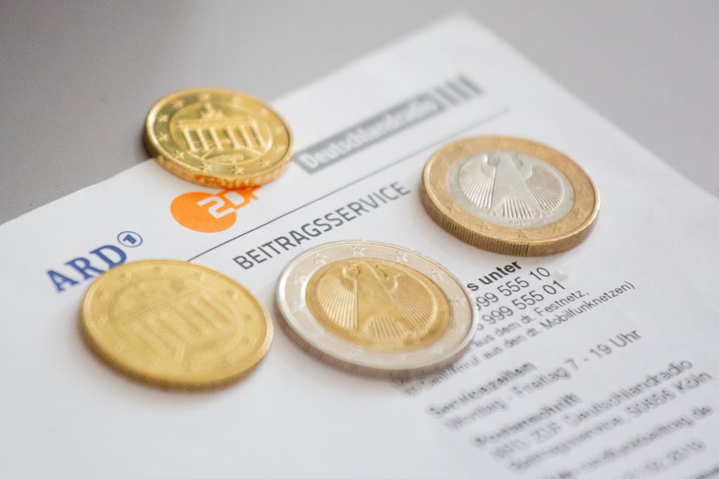 Über die Höhe des Rundfunkbeitrags entscheidet die KEF - ein Mitglied bekam zugleich Geld vom MDR.