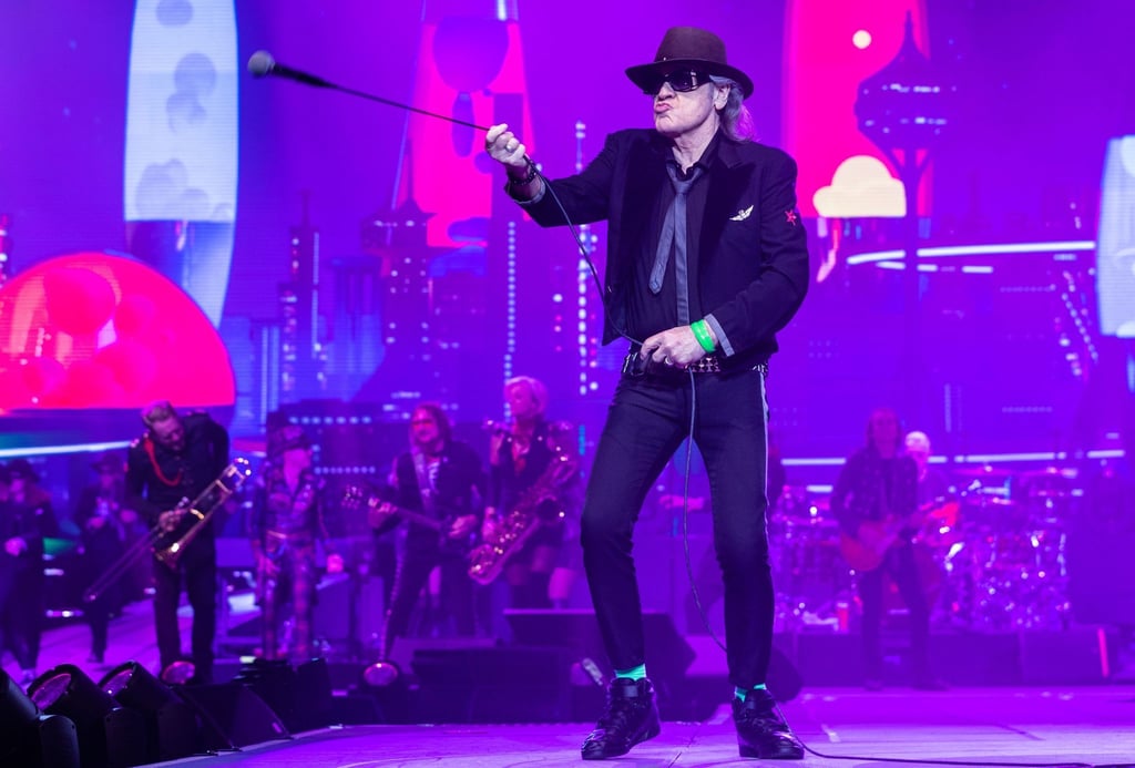 Udo Lindenberg performt beim ersten Konzert der Tournee „Udopium Live 2022“ in Schwerin.