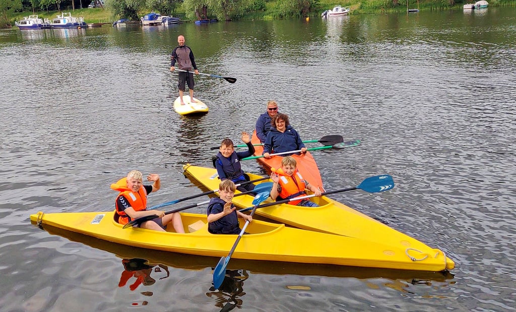 Am Dienstag war für dieses Jahr Anpaddeln in Havelberg angesagt. Als erste stiegen Jungs aus dem Jugendklub Schönhausen und ihre Betreuer am Winterhafen in die Kanus. Den ganzen Tag lang folgten noch weitere junge Paddler.