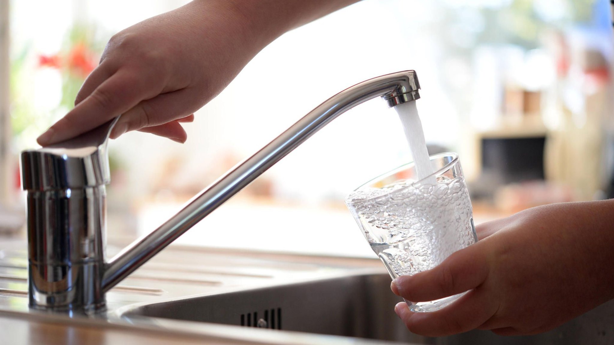 Leitungswasser Wie viel kostet es in SachsenAnhalt und wie gesund ist es?