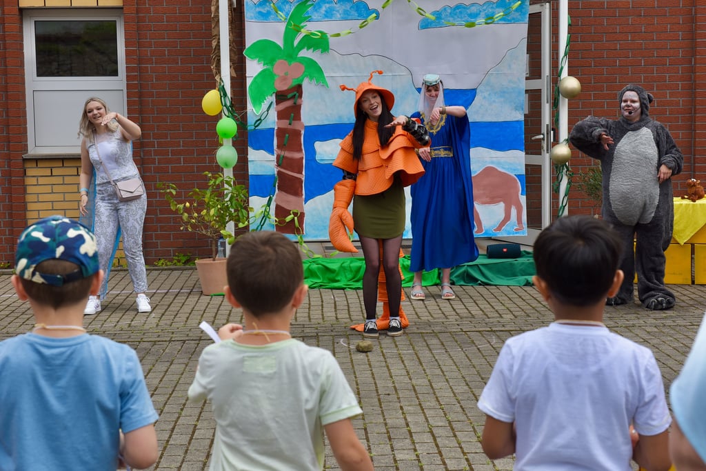 Die künftigen Erzieher der Fachschule für Sozialwesen Donner und Kern in Eisleben luden Mädchen und Jungen aus zwei Kitas zu einem Aktionstag ein.