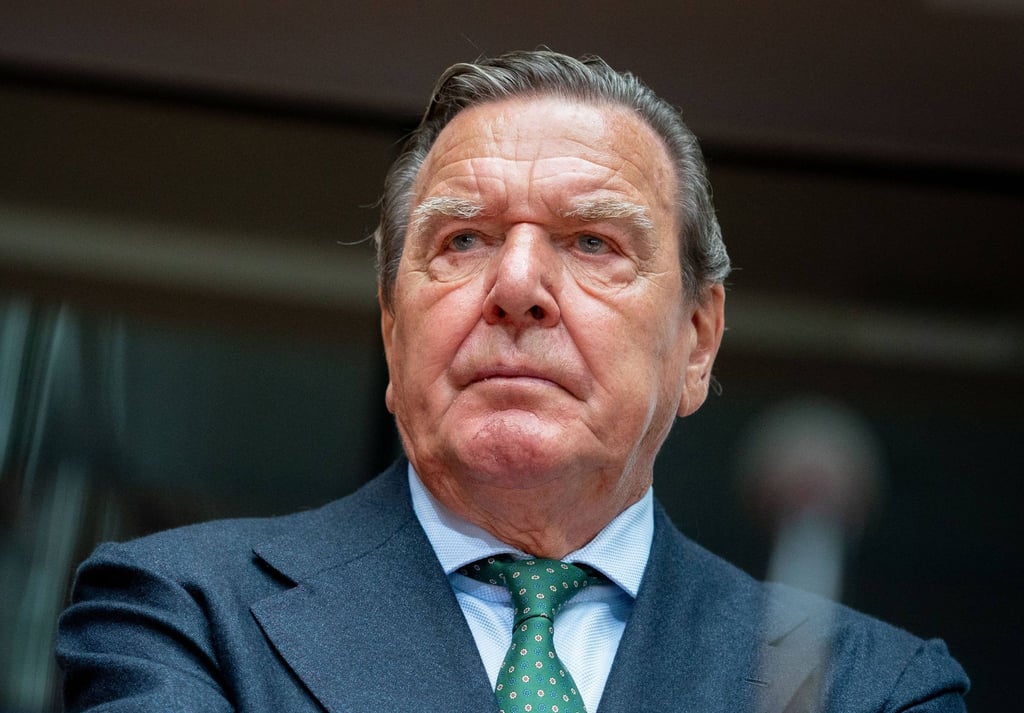 Altkanzler Gerhard Schröder steht wegen seiner Kontakte zur russischen Führung und Posten bei russischen Staatsunternehmen in der Kritik.