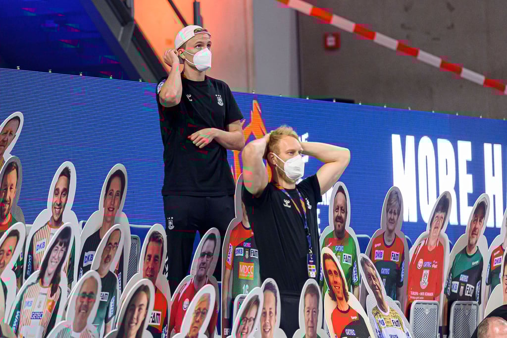 Vergangene Saison musste Gisli Kristjansson (links) gemeinsam mit Matthias Musche das Finale der European League des SCM gegen die Füchse Berlin von der Tribüne verfolgen. Beide waren verletzt.