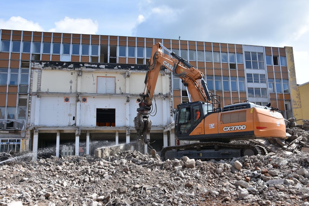Der Anbau des ehemaligen Kaufhauses "Roland" in Haldensleben ist bereits vollständig abgerissen.