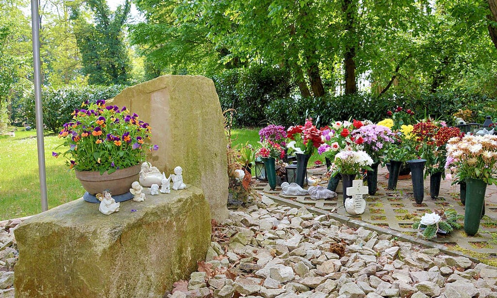 Die anonyme Wiese auf dem Neustädter Friedhof in Klötze.