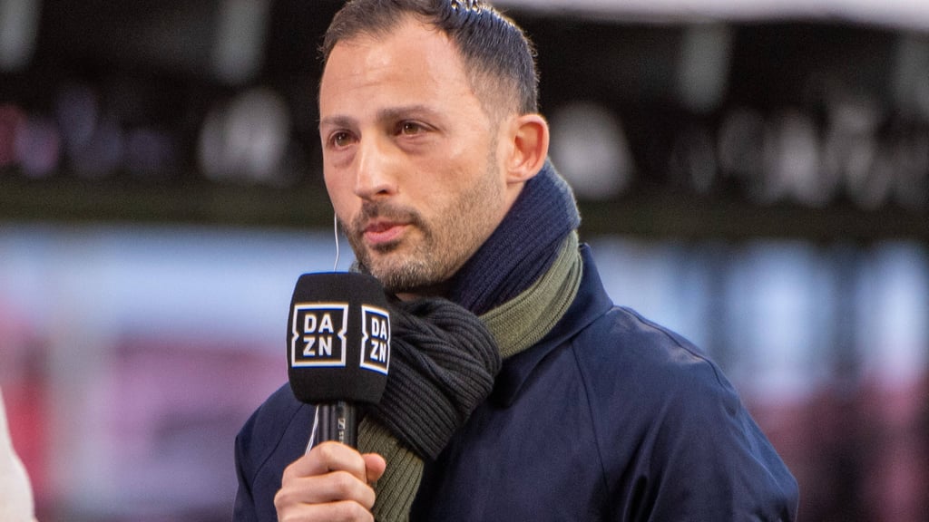 RB-Coach Tedesco am DAZN-Mikrofon.