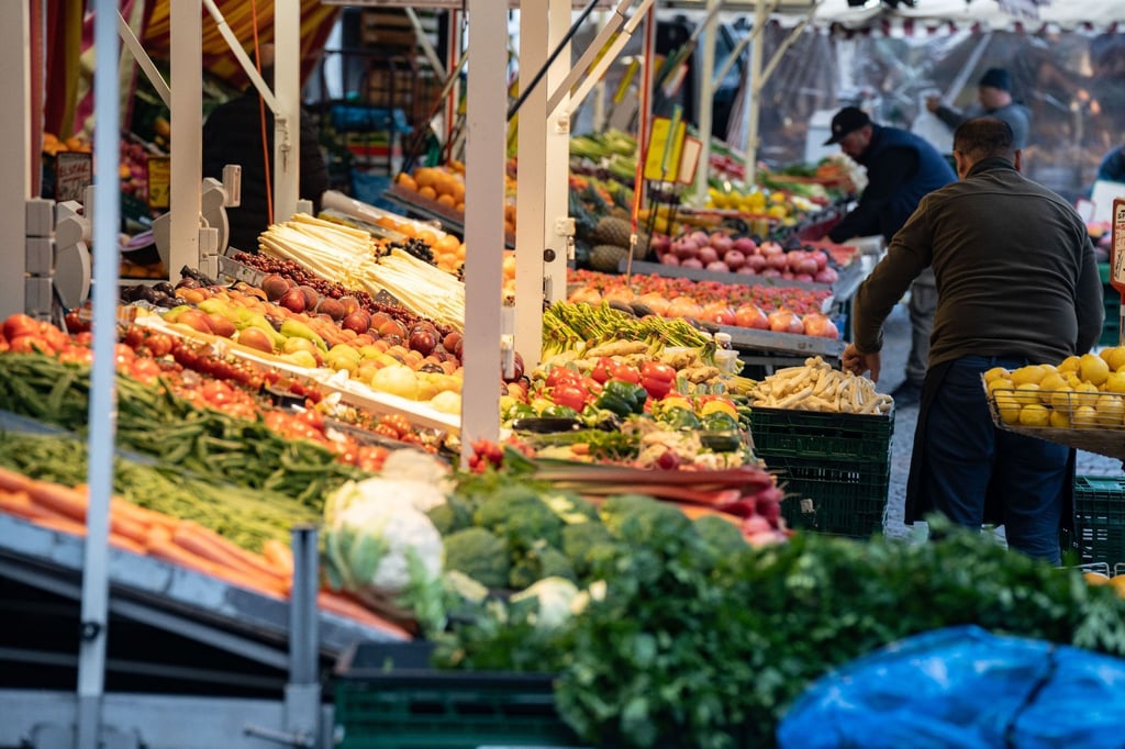 Der Anteil mutmaßlich giftiger Pestizide auf europäischem Obst hat laut Untersuchung einer Umweltorganisation stark zugenommen.