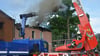 Das Technische Hilfswerk Ortsverband Wittenberge öffnet am Morgen nach der Brandnacht in Eickerhöfe (Seehausen) die Dächer von Werkstatt und Wohnhaus (Foto), damit die Feuerwehr besser löschen kann. 