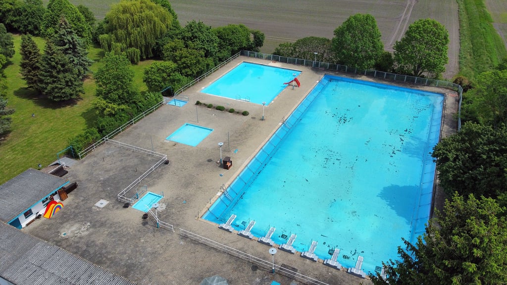 Das Wackersleber Schwimmbad öffnet am morgigen Sonnabend um 14 Uhr seine Pforten. Aktuelle Infos zum laufenden Badebetrieb finden sich auf der Facebook-Seite des Förderverein.