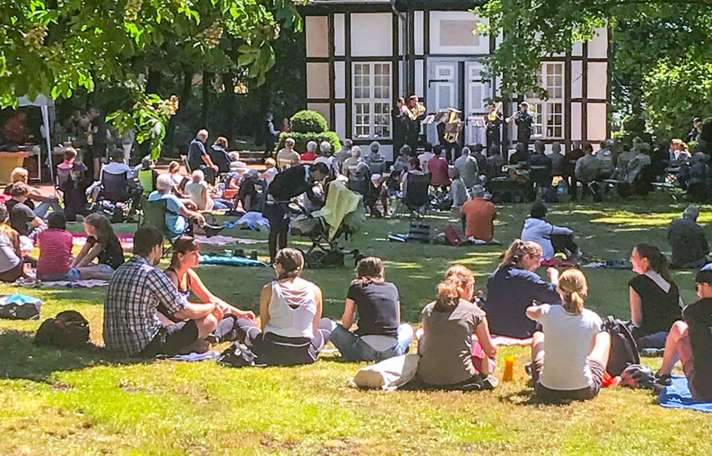 Nach zwei Jahren Zwangspause wird am Himmelfahrtstag die Tradition des Klassik-Picknicks im Kurpark Bad Lauchstädt wieder aufgenommen.