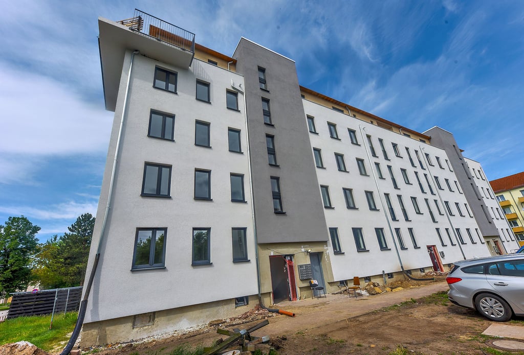 Dieser Block der Geiseltaler Wohnungsgesellschaft in der Poststraße 8-10 in Braunsbedra wurde komplett umgebaut.