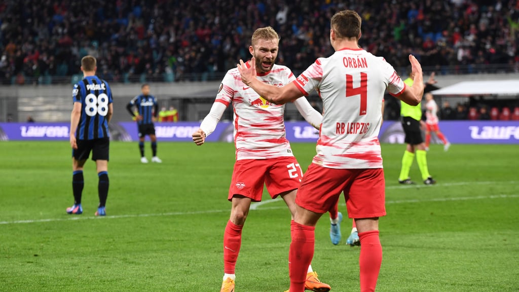 RB-Leitwölfe unter sich: Willi Orban (r.) und Konrad Laimer.