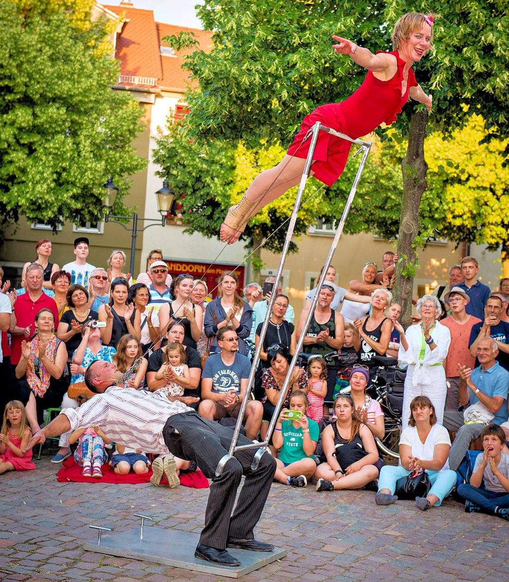 Lange ist es her - für viele wohl zu lange: die Straßentheatertage Naumburg 2018 unter anderem mit Omnivolant Nagetusch auf dem Marienplatz. Nach einer Coronapause 2020 findet das Festival 2022 endlich wieder statt. Am Wochenende wird Naumburg zur Bühne.