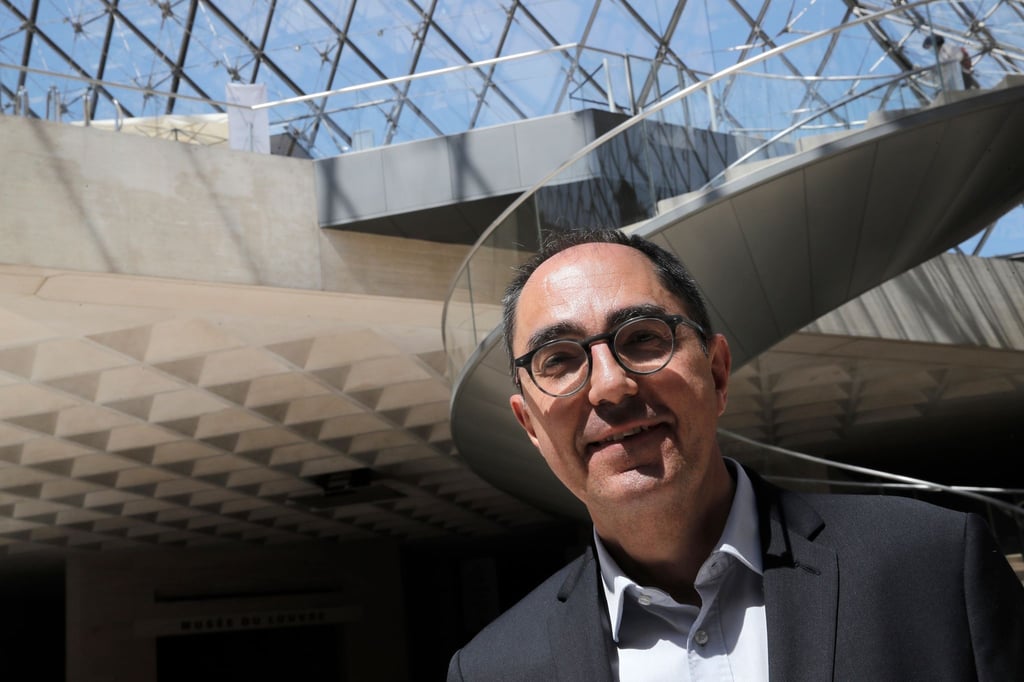 Jean-Luc Martinez, damaliger Direktor des berühmten Pariser Kunstmuseums Louvre, steht während eines Besuchs im Louvre-Museum.