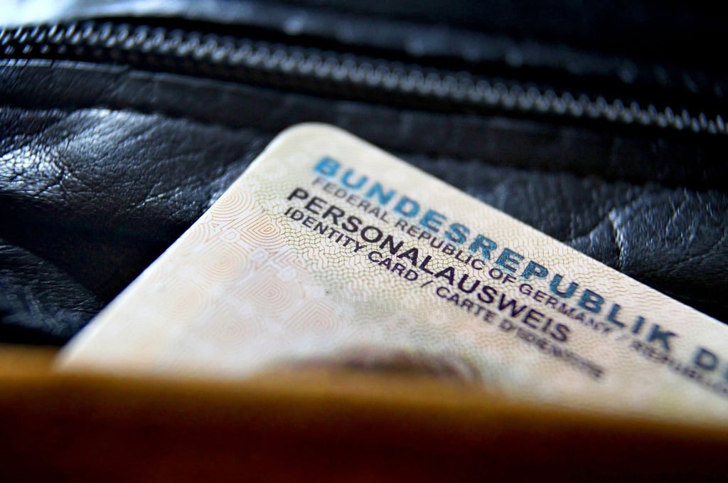 Da steckt mehr drin: Die Online-Ausweisfunktion (E-ID) des Personalausweises wird bislang nur wenig genutzt. Es gib bereits rund 170 Anwendungsmöglichkeiten.