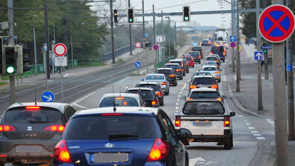 Am Samstag wird es eng für den autoverkehr in Magdeburg: Vorrangig soll laut Polizei voraussichtlich die Walther-Rathenau-Straße sowie die Markgrafenstraße von Verkehrsbehinderungen betroffen sein.