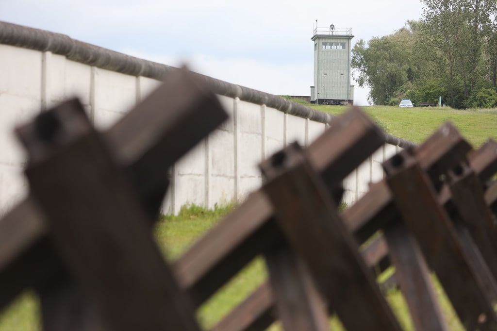 Blick auf das Denkmal an der ehemaligen innerdeutschen Grenze in Hötensleben.