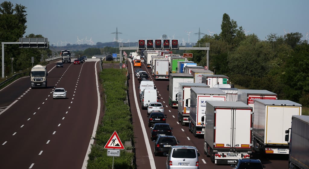 Aufgrund der Instandsetzungsarbeiten kommt es im auf der A2 im Bereich der Elbebrücke zu Verkehrsbehinderungen und Staus.