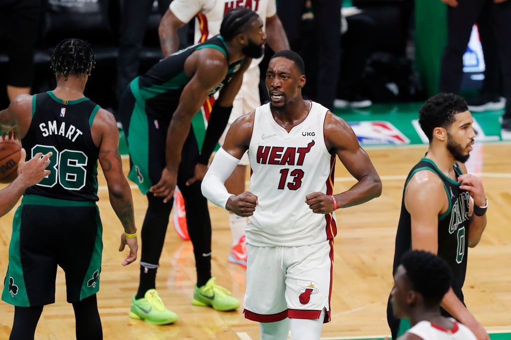 Bam Adebayo (13) von den Miami Heat freut sich über den Sieg gegen die Boston Celtics.