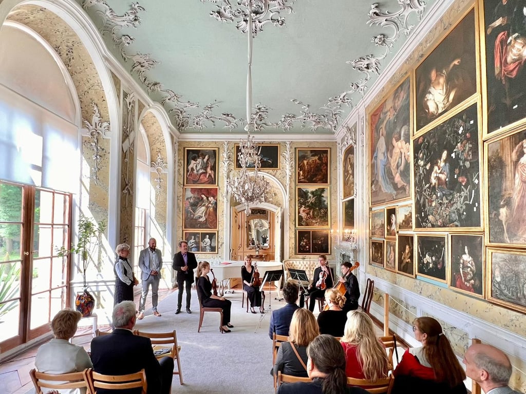 Die Festwoche Mosigkau ist am Sonnabend feierlich im Schloss Mosigkau eröffnet worden.