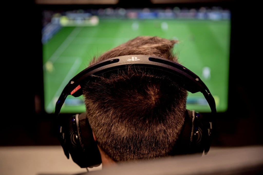 Die Königsklasse in FIFA 22 spielte einen Tag vor dem großen Champions-League-Finale auf dem virtuellen Grün um den Henkelpott für E-Sportler.