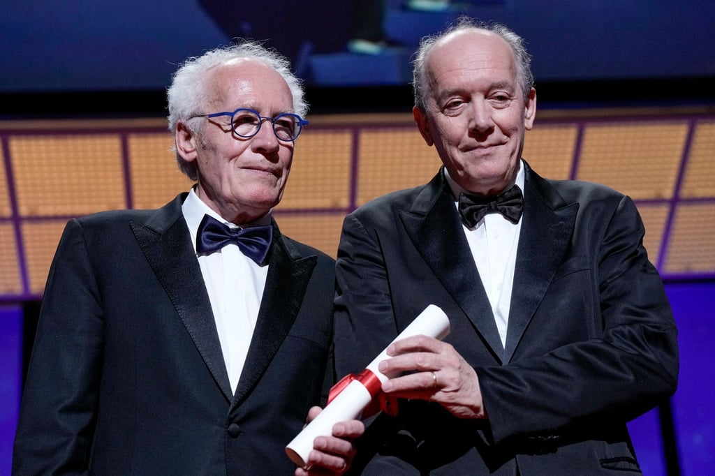 Besondere Auszeichnung: Die Brüder Jean-Pierre Dardenne (l) und Luc Dardenne nehmen den Preis zum 75-jährigen Jubiläum für den Film „Tori und Lokia“ entgegen.