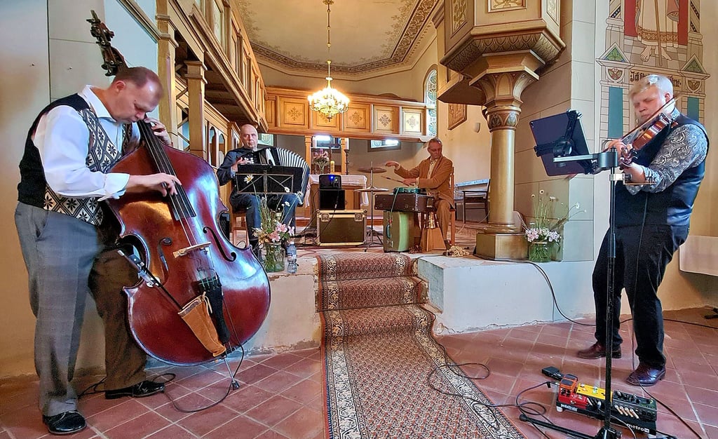 Die Band um Bassist Sampo Lassila (links) hat ihre ganz eigene Musikrichtung, die „Suomiklezmer“.