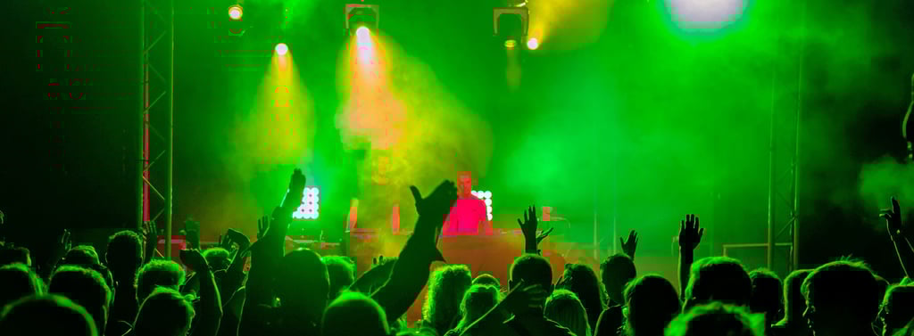 „Gestört aber geil“ war der Headliner im vergangenen Jahr. Knapp 900 Musikfans kamen allein zu diesem Auftritt beim „Seegeflüster“. Diesmal werden am neuen Standort am Strandsolbad in Staßfurt über 1000 Zuschauer erwartet.