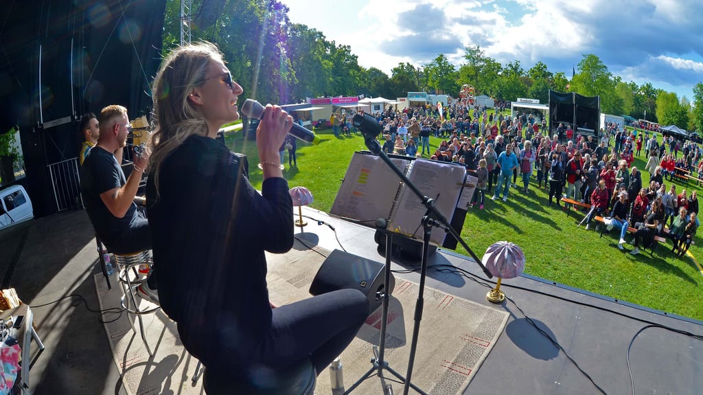 Viel Wert wurde beim 22. Gildefest auf Regionalität gelegt. Auch bei der Musik - wie hier mit der Ascherslebener Band Probenlos auf der Hauptbühne.
