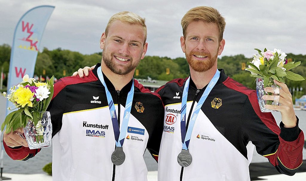 Felix Frank (r.) und Moritz Florstedt sind mit dem Silbergewinn direkt zur WM in Halifax gepaddelt.