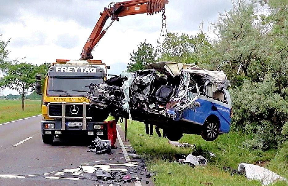 Familienvater Stirbt Bei Unfall Auf B189 Bei Stendal