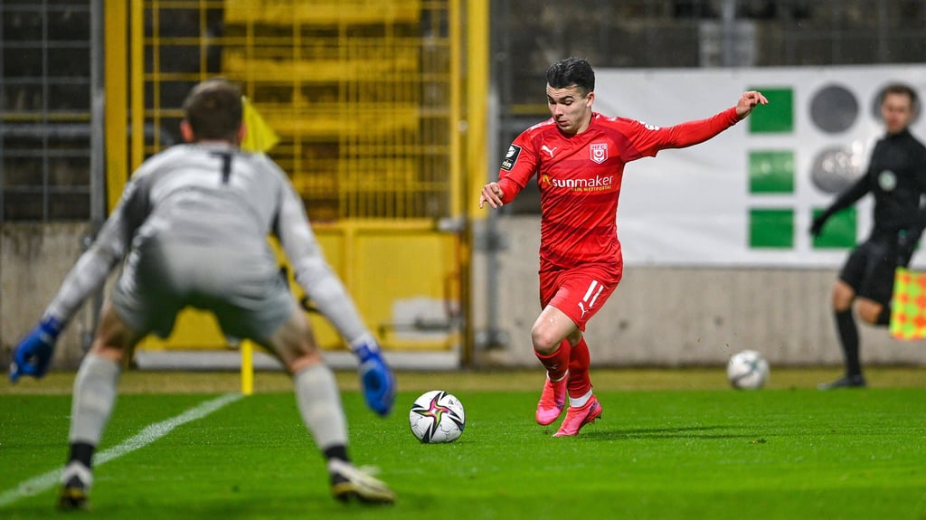 Jan Shcherbakovski trägt künftig Schwarz-Gelb statt Rot.