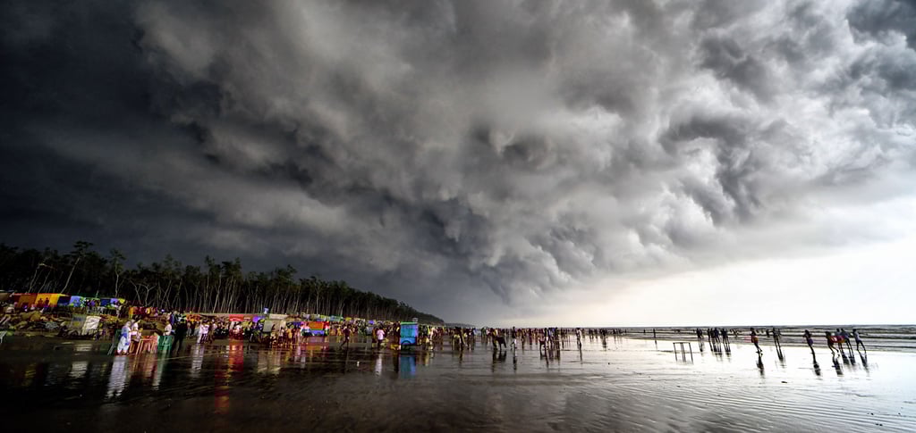 Warten auf den Monsun: Nach Dürre und Hitzewelle in diesem Frühjahr, laut Experten ein Zeichen des Klimawandels, sehnten die Menschen Indien Regen herbei.