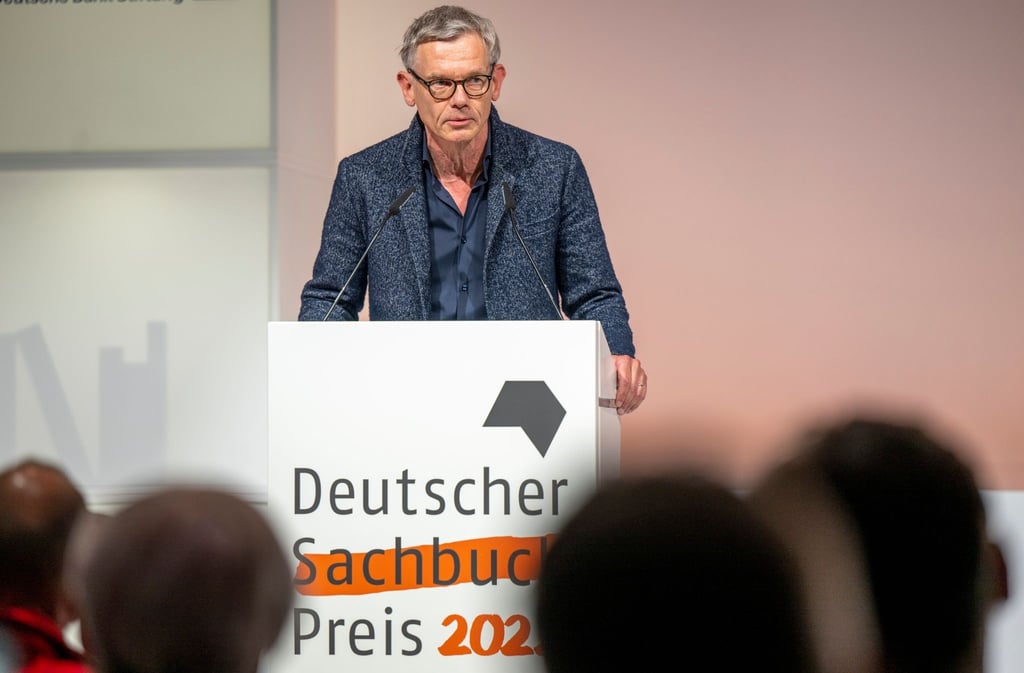Der Autor wurde für sein Werk „Die Hohenzollern und die Nazis. Geschichte einer Kollaboration“ mit dem Deutschen Sachbuchpreis ausgezeichnet.