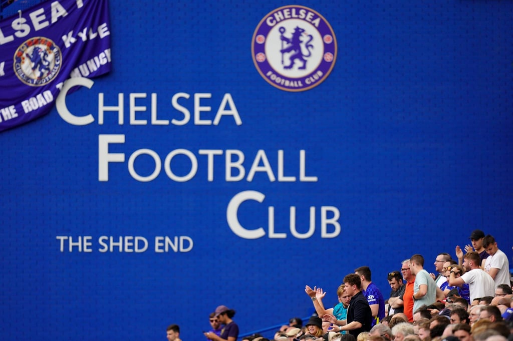 Die Übernahme des englischen Fußball-Erstligisten FC Chelsea ist perfekt.