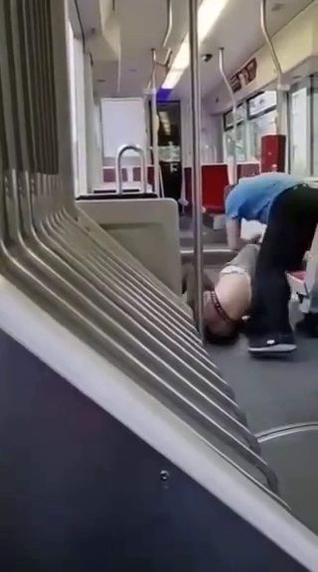 Fahrer verprügelt Fahrgast in einer Straßenbahn in Halle