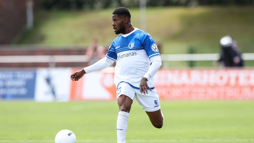 Der 1. FC Magdeburg setzt in der 2. Bundesliga auf Moritz-Broni Kwarteng .