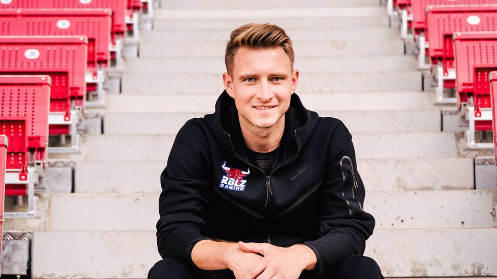 „Ich fand RB Leipzig vorher schon cool, bin aber mittlerweile Fan geworden”: Richard „Gaucho” Hormes auf den Stufen in Sektor B.