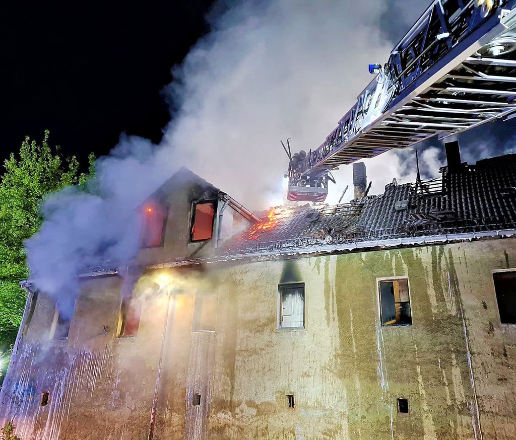 Die Drehleiter aus Helfta kam zum Einsatz.