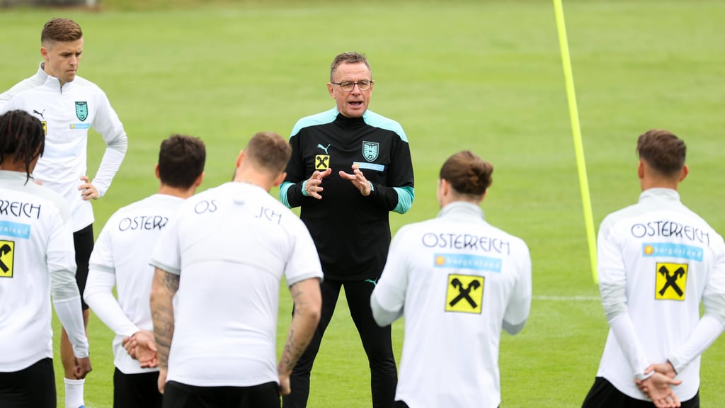 Ralf Rangnick leitet das Training bei Österreichs Nationalteam vor dem Spiel gegen Kroatien.