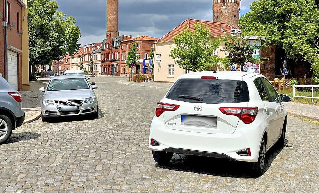 Der Kurvenbereich aus der Magdeburger Straße kommend in Richtung Stendaler Straße in Tangermünde.