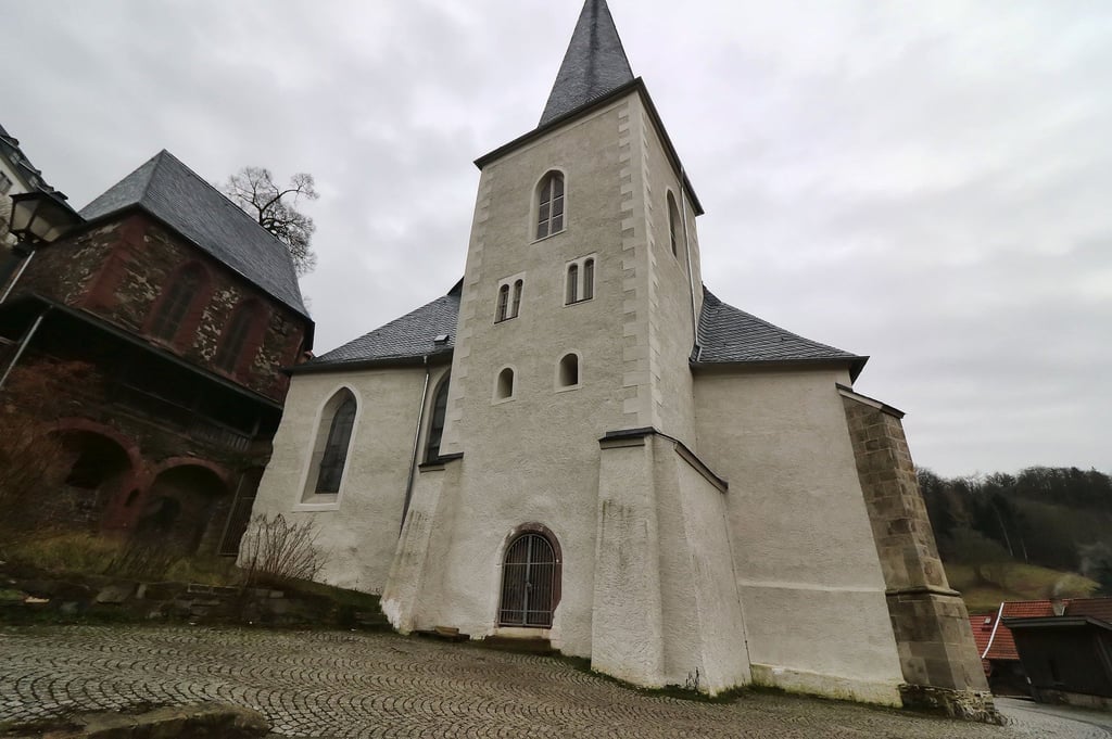 Aus einer ungewöhnlichen Perspektive aufgenommen: die St. Martinikirche in Stolberg.