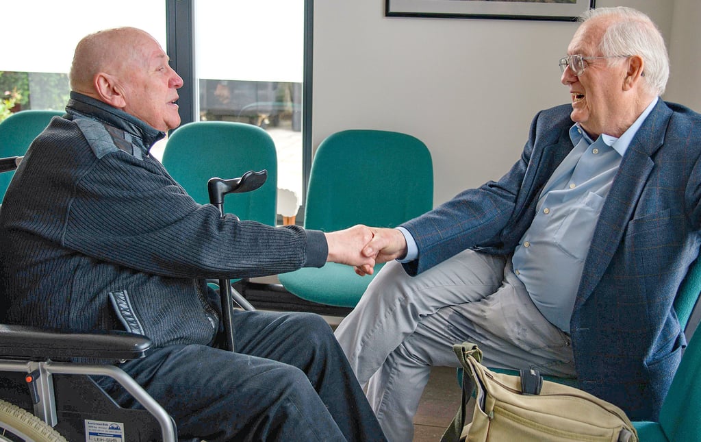 „Ich war der erste Patient 1972“, sagt Erhard Kuchelmeister (l.), und Dr. Horst Sura erinnert sich noch ganz genau an den ersten Tag.