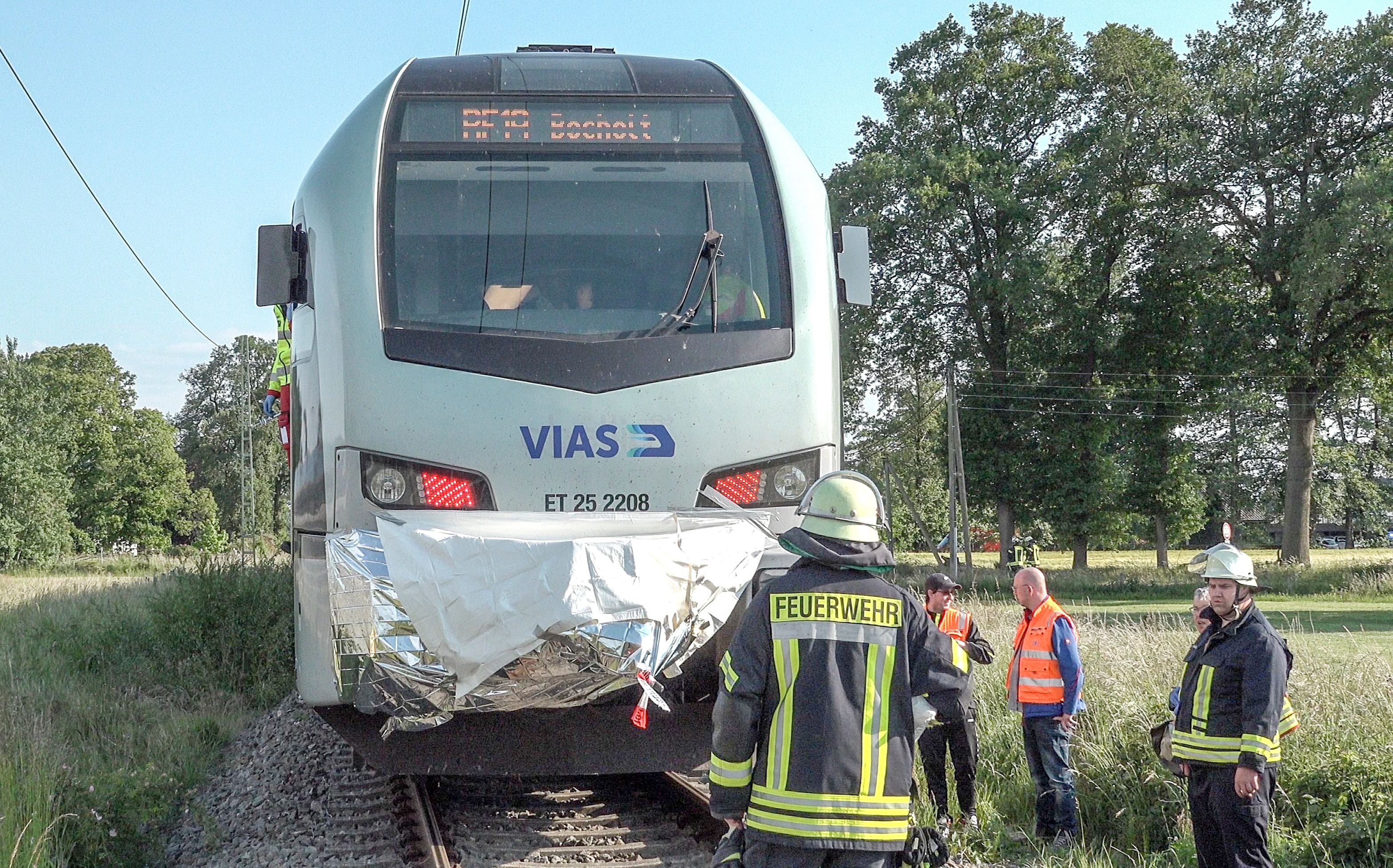 Radfahrerin An Bahnübergang Von Zug Erfasst Und Getötet