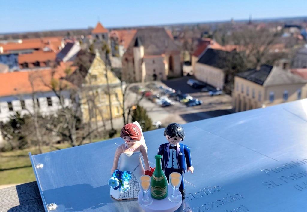 Über den Dächern von Zerbst können sich Verliebte in Zerbst verloben.