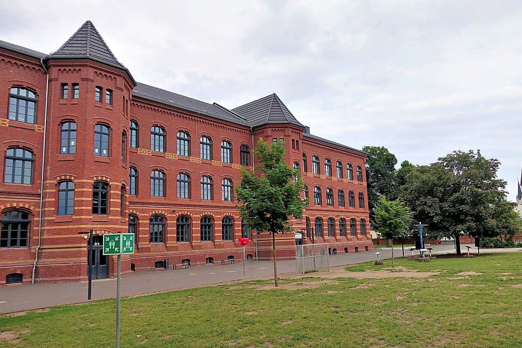 Die Grundschule Sudenburg hat ihren Sitz in der Braunschweiger Straße in Magdeburg.